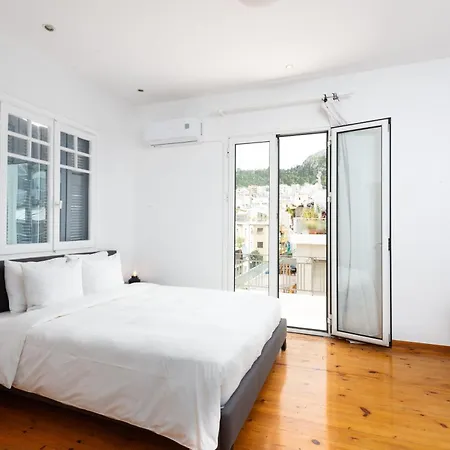 Zen Penthouse In Exarchia Apartment